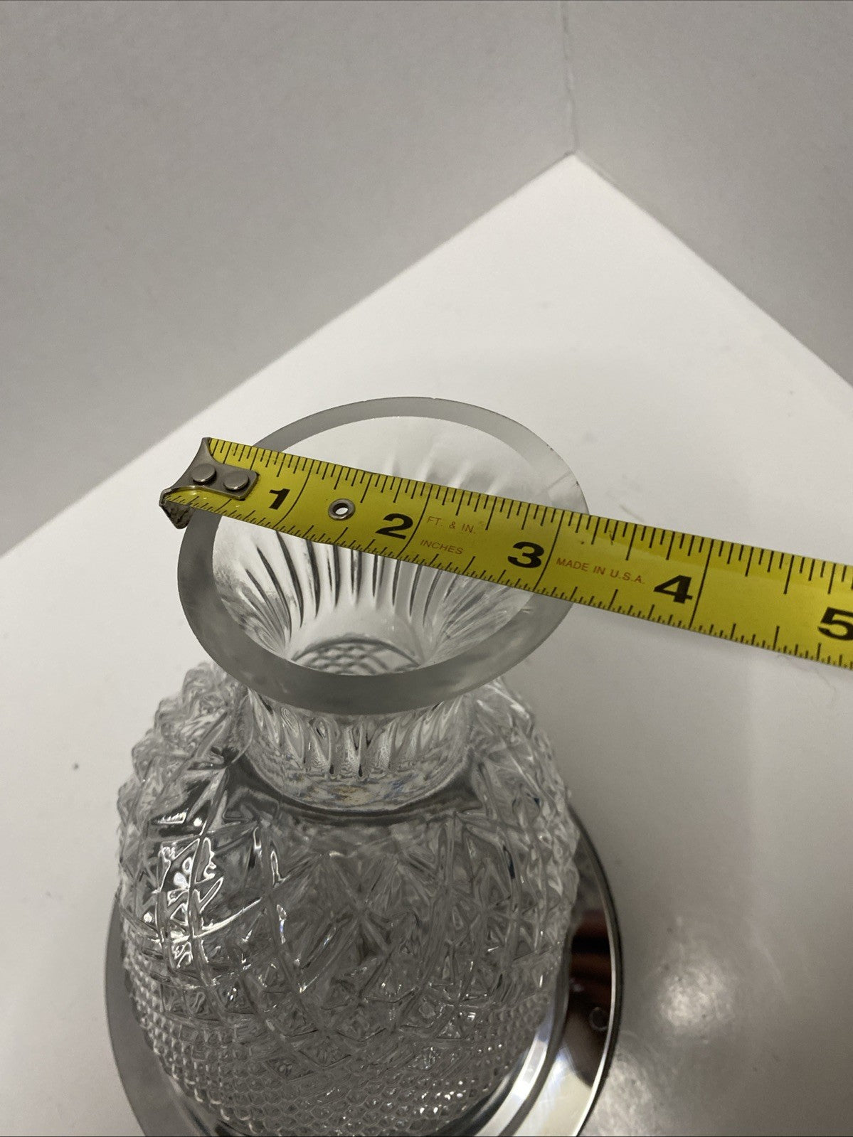 Spinning wine Bourbon Decanter Made Of Glass & Base