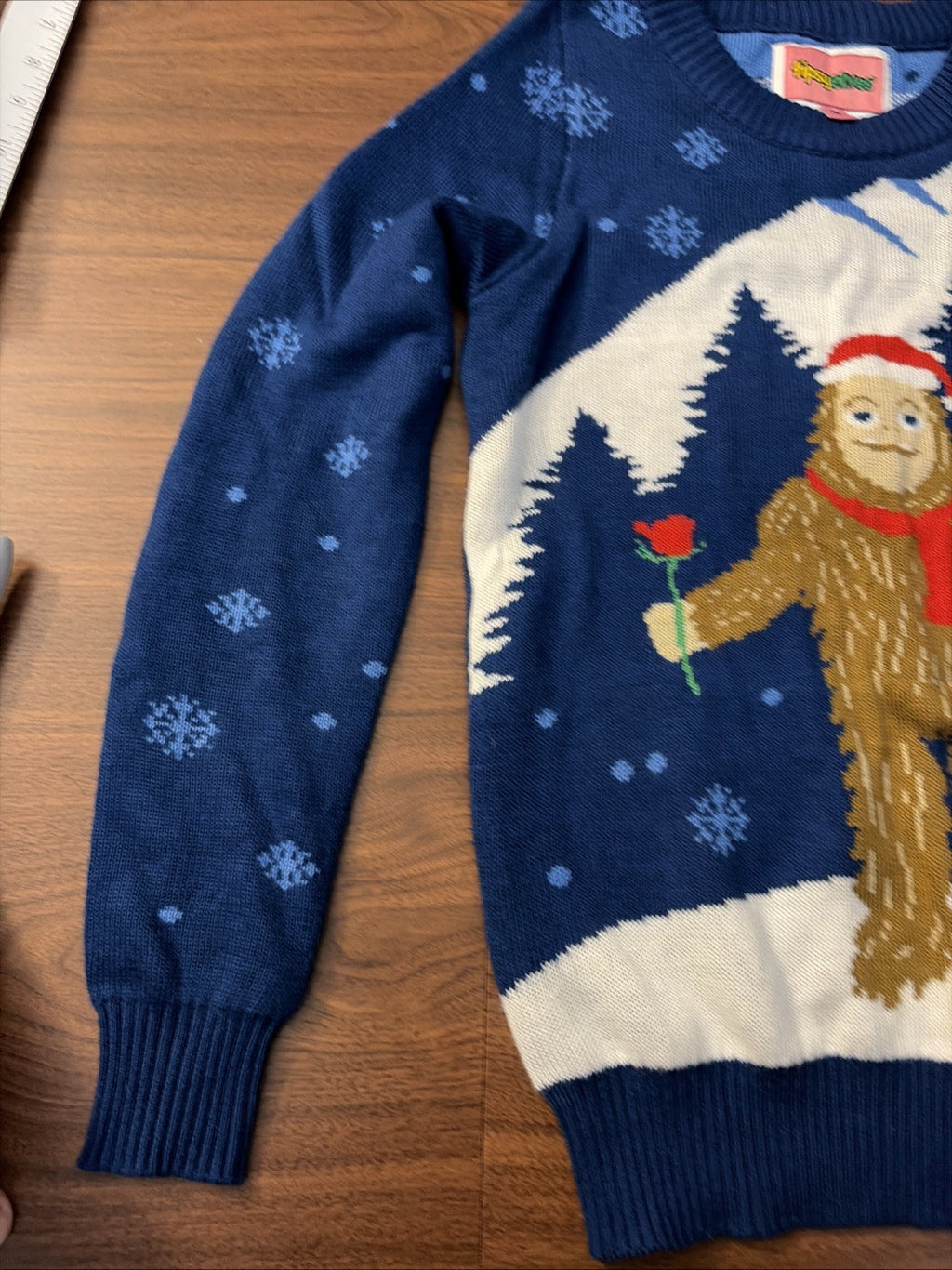 Tipsy Elves Mistletoe Big Foot Sasquatch Ugly Crewneck Christmas Sweater Shirt S