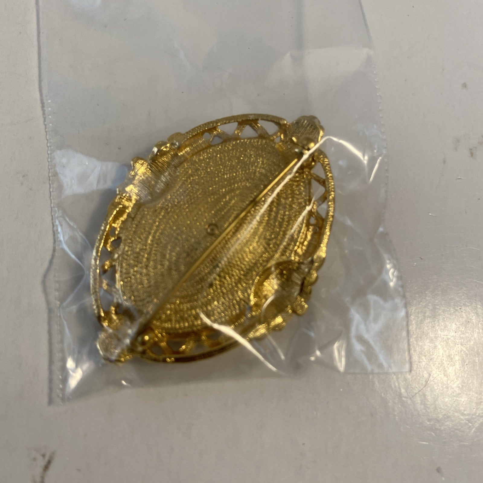 Avon vintage Victoria Rose gold tone brooch