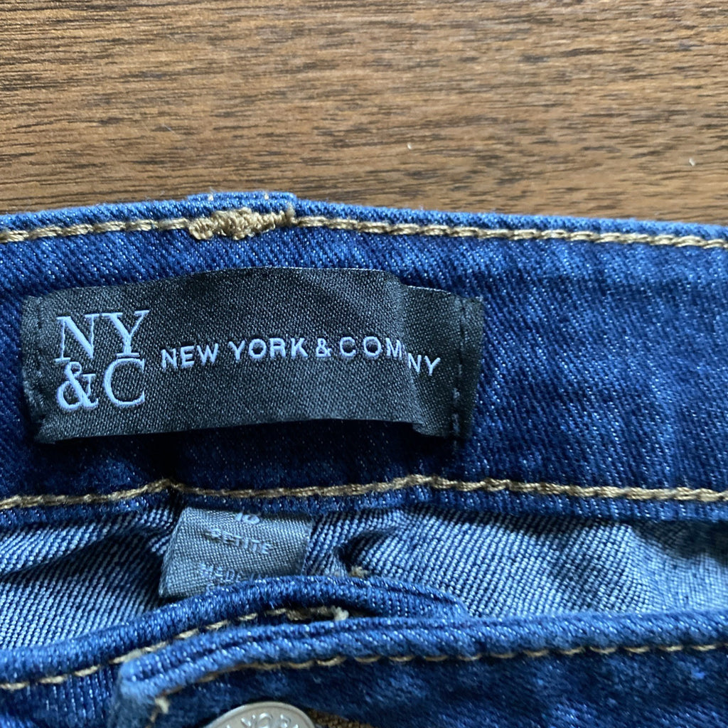 Women’s New York & Company Flat Front Jeans. Size 10P