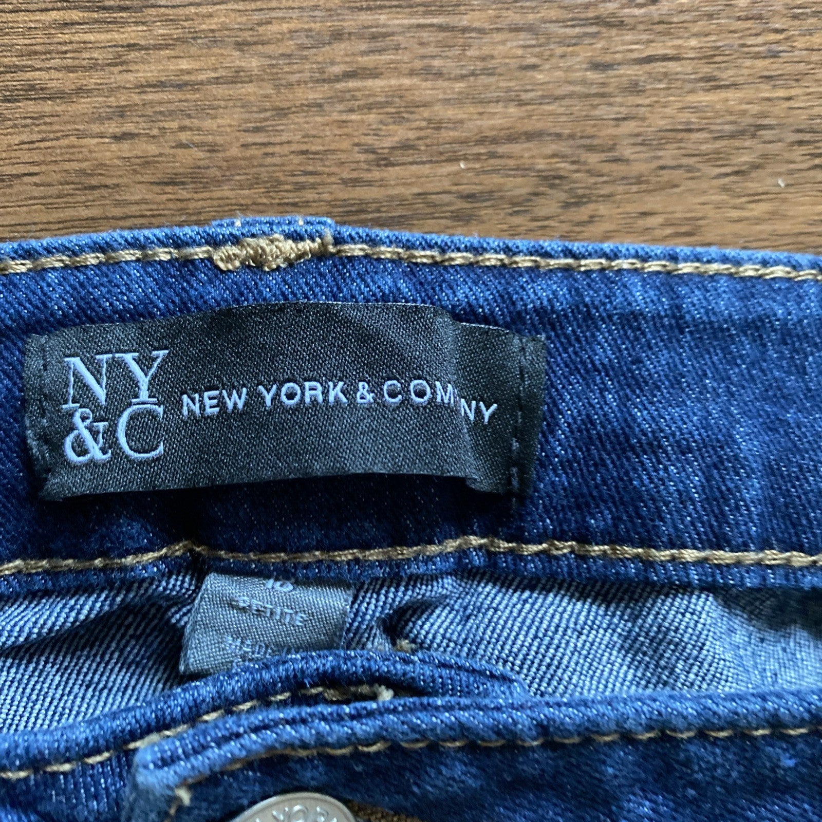 Women’s New York & Company Flat Front Jeans. Size 10P