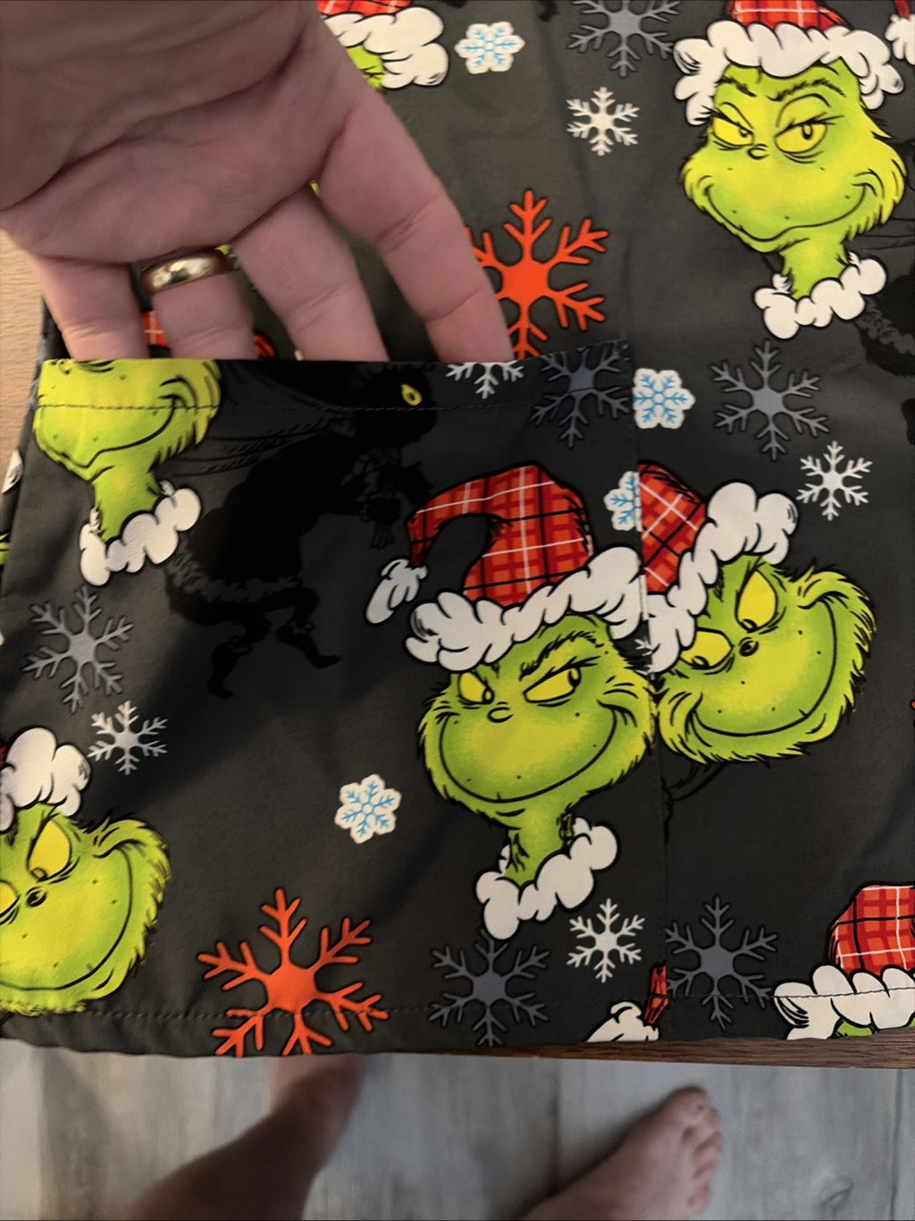 DR. SEUSS Women's Scrub Top Christmas The Grinch Short Sleeve Pockets XXL