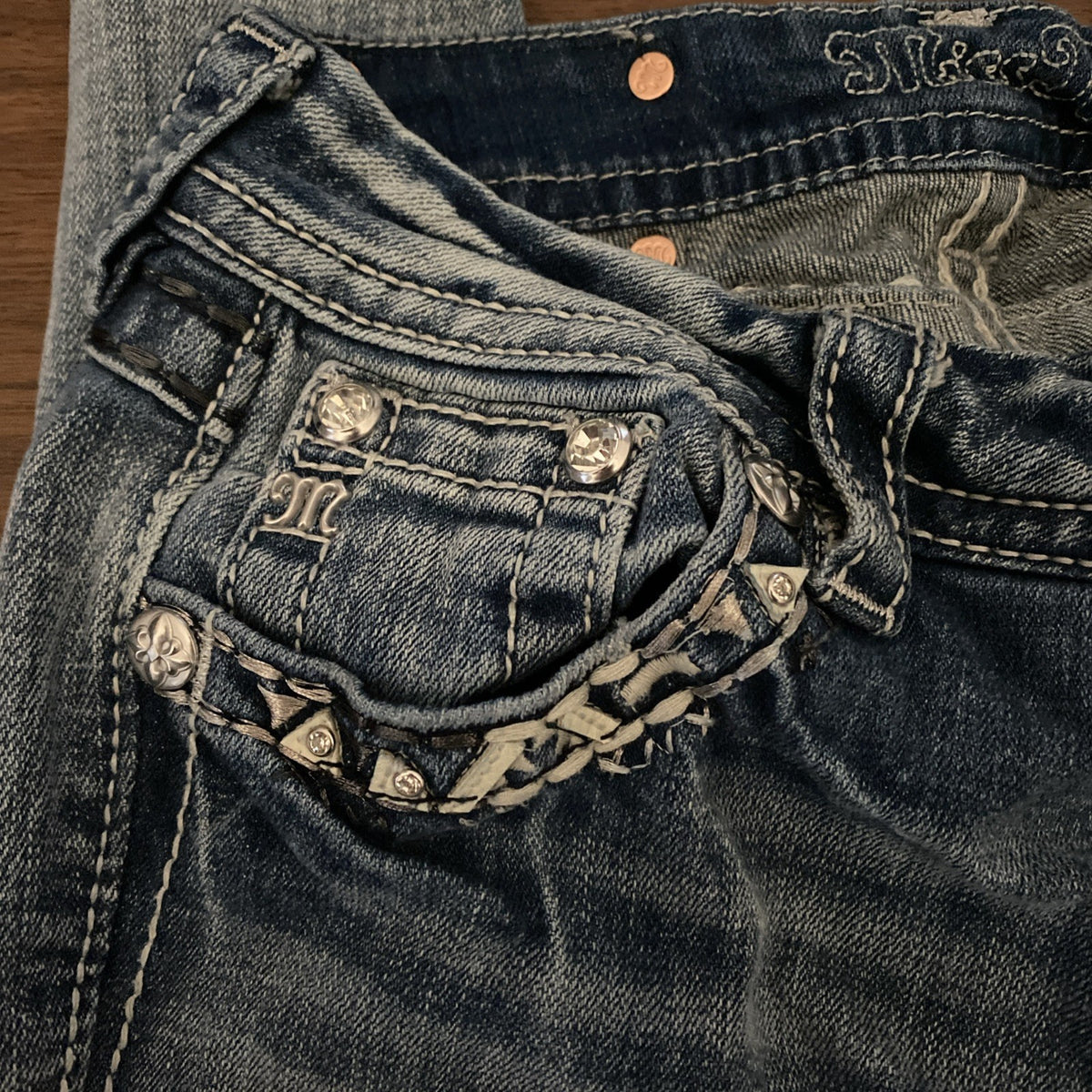 Miss Me Boot cut Jeans Women’s size 25" X 31" (cut To 25) inseam Free Shipping