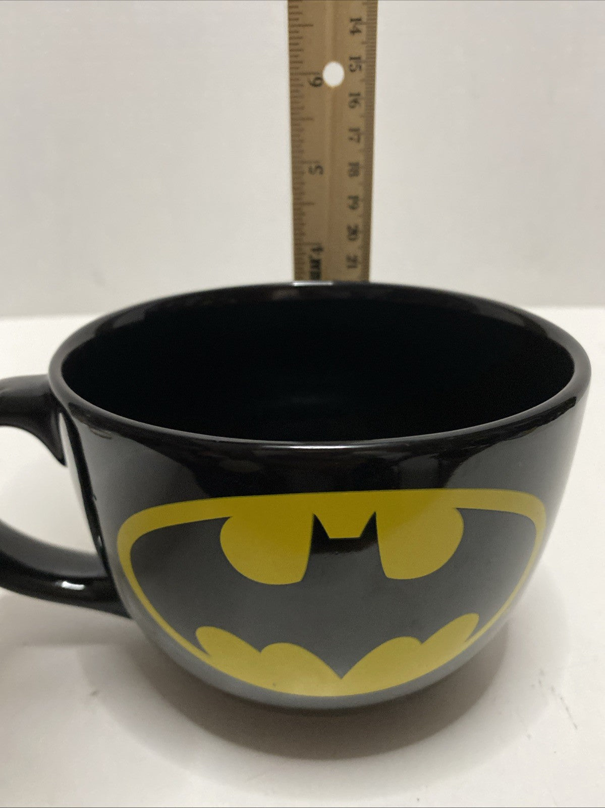 Batman Very Large Cup Coffee Soup 24 ounces Black Yellow Ceramic DC Comics 