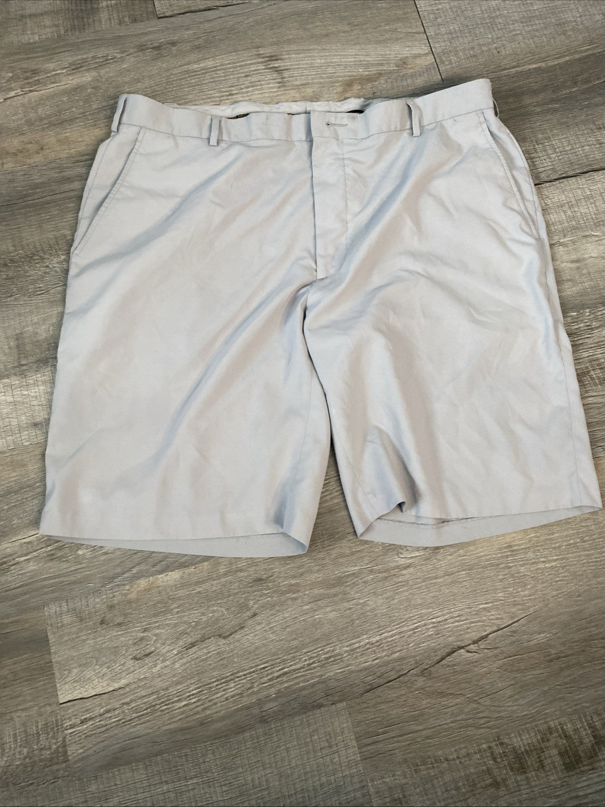 Joseph a banks Leadbetter golf size 42 cargo shorts gray