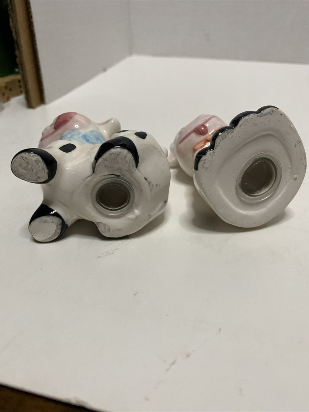 VINTAGE CERAMIC SALT & PEPPER SHAKERS COWS MARKED TAIWAN 