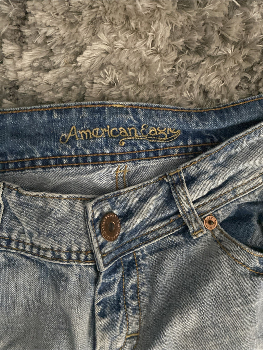 American Eagle Outfitters Women's Size 8 Distressed Jeans. Nice.