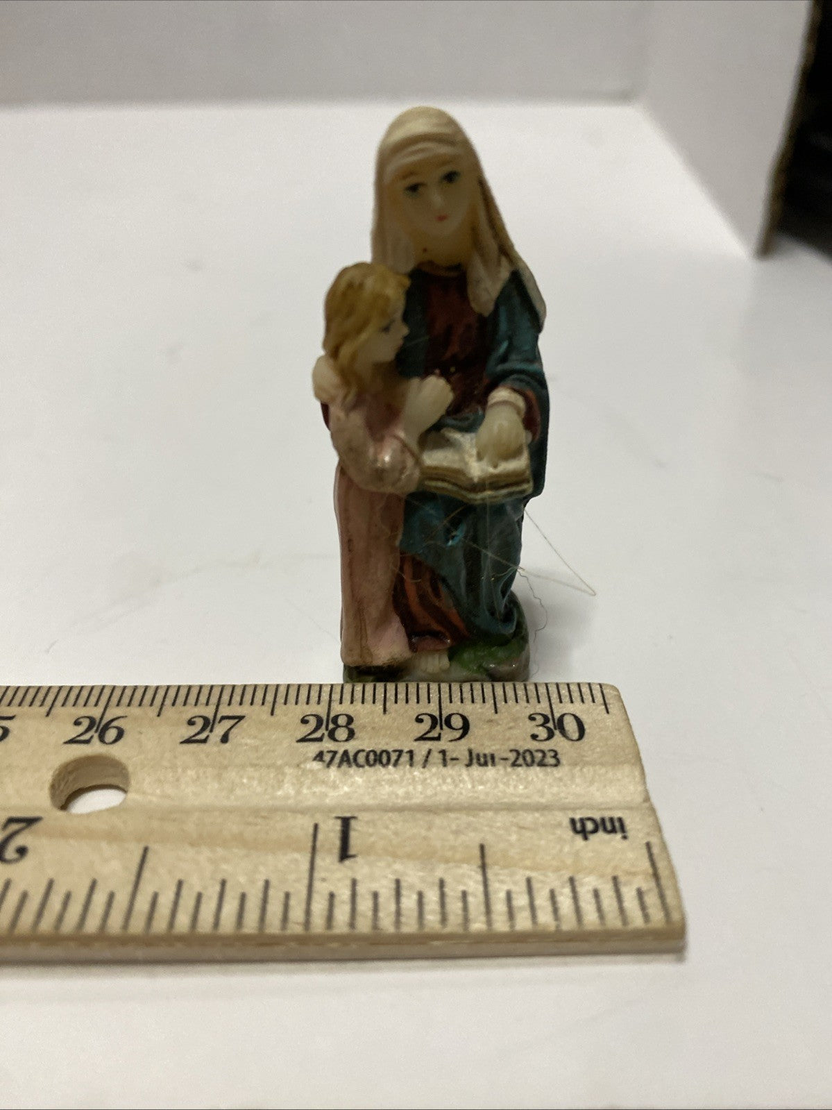 NUN TEACH BIBLE STUDY GIRL MINIATURE RESIN RELIGIOUS FIGURINE CATHOLIC CHURCH
