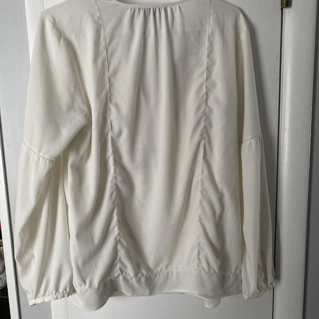 Banana Republic M Cream Lace Top Blouse Bell Long Sleeve Ivory White D-16
