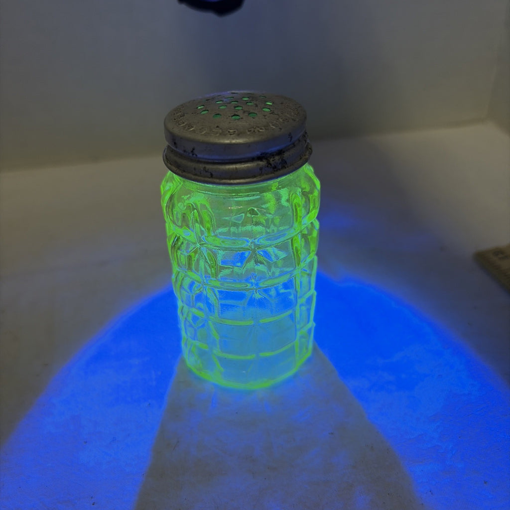 Vintage Uranium Waffle Block Or Cross-Cross Hazel Atlas Salt Shaker 1930s Glows