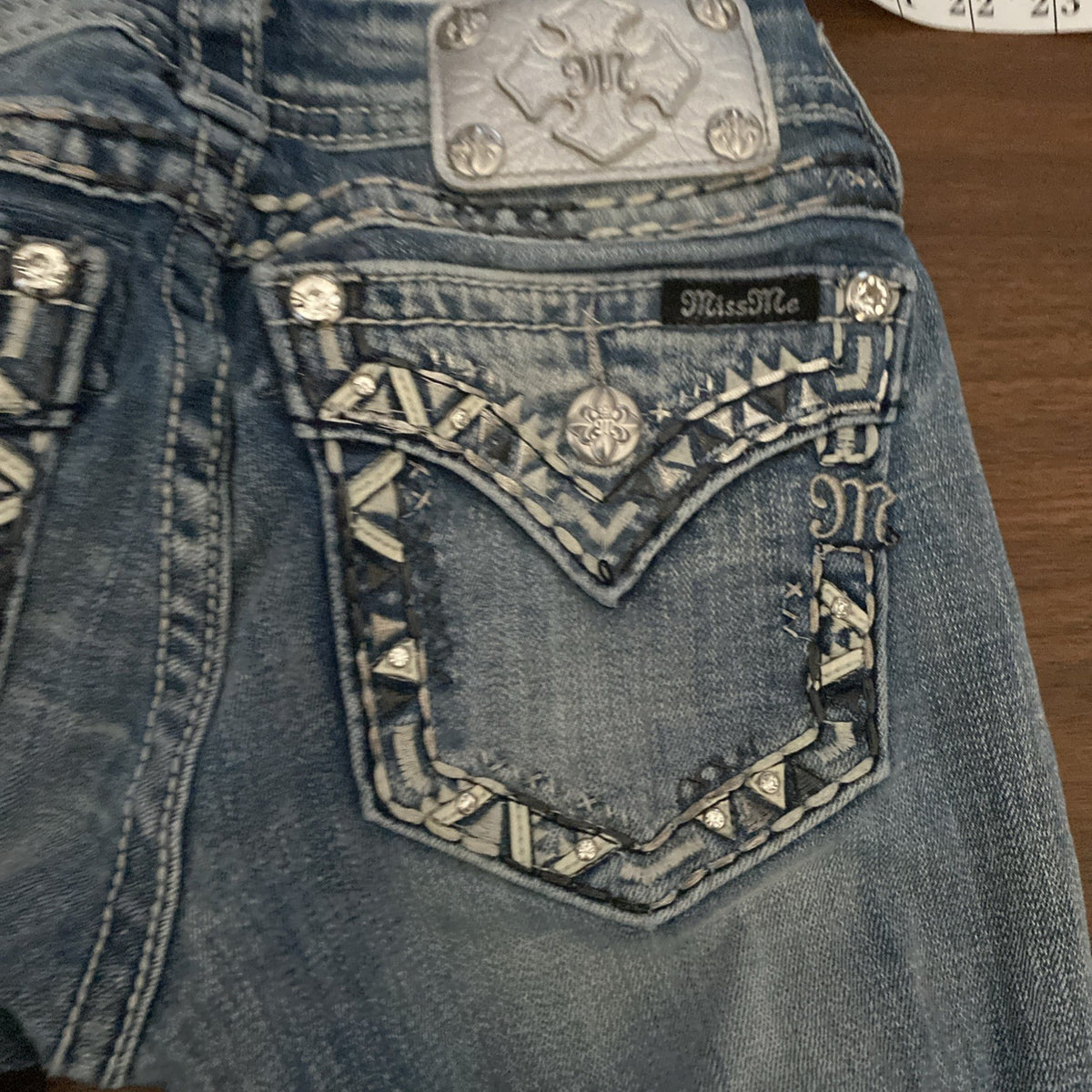 Miss Me Straight Jeans Women’s size 25" X 31" (cut To 25) inseam Free Shipping