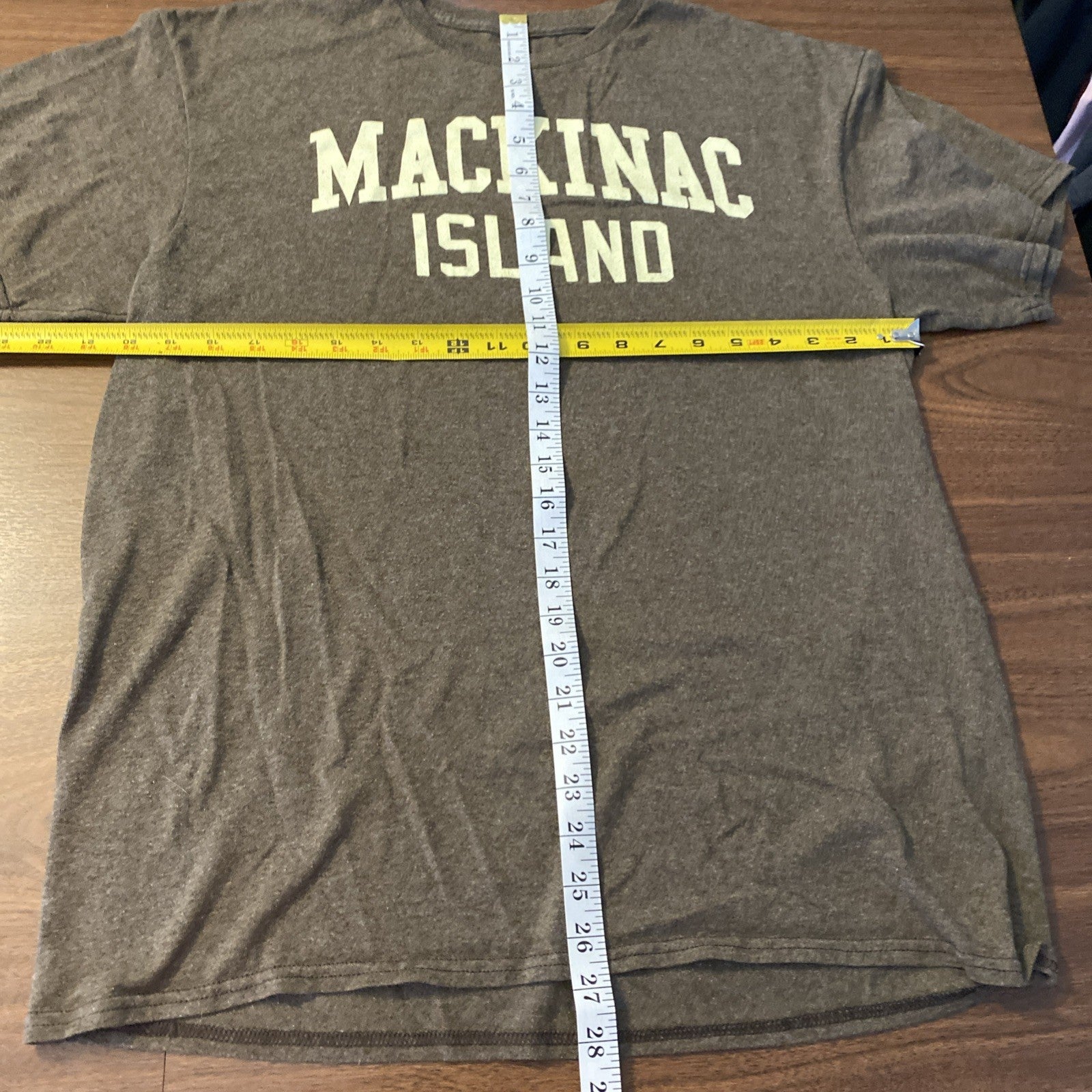 Artesian’s large T-shirt Mackinac Island is short sleeve shirt
