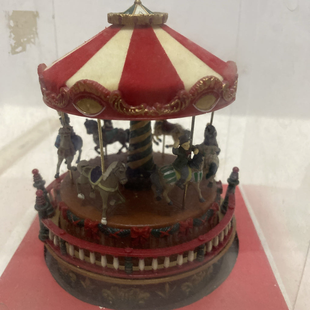 Mr Christmas 2009 Musical Carousel Miniature Plays “God Rest Ye Merry Gentlemen”