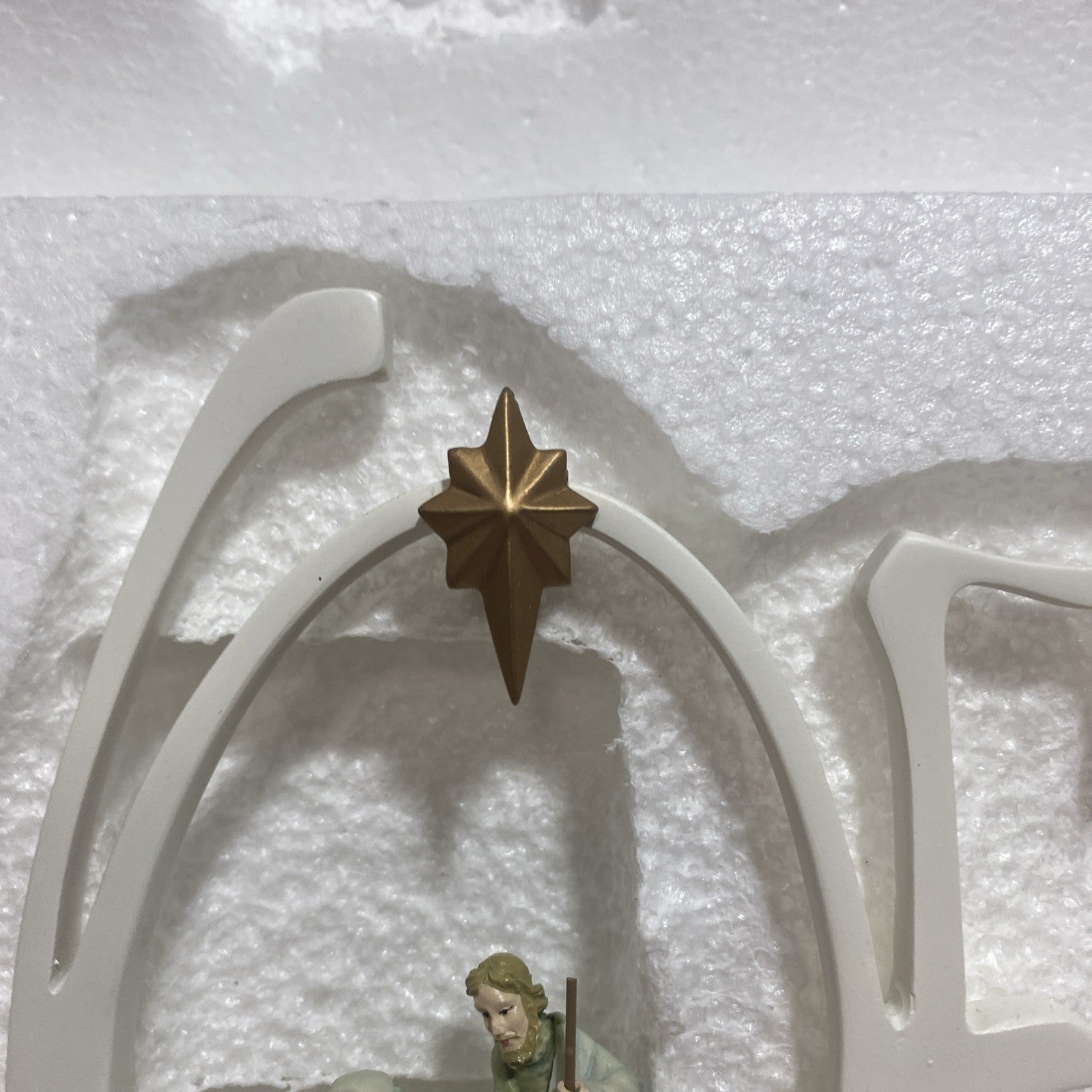Avon let the light shine Noel nativity Noel nativity scene