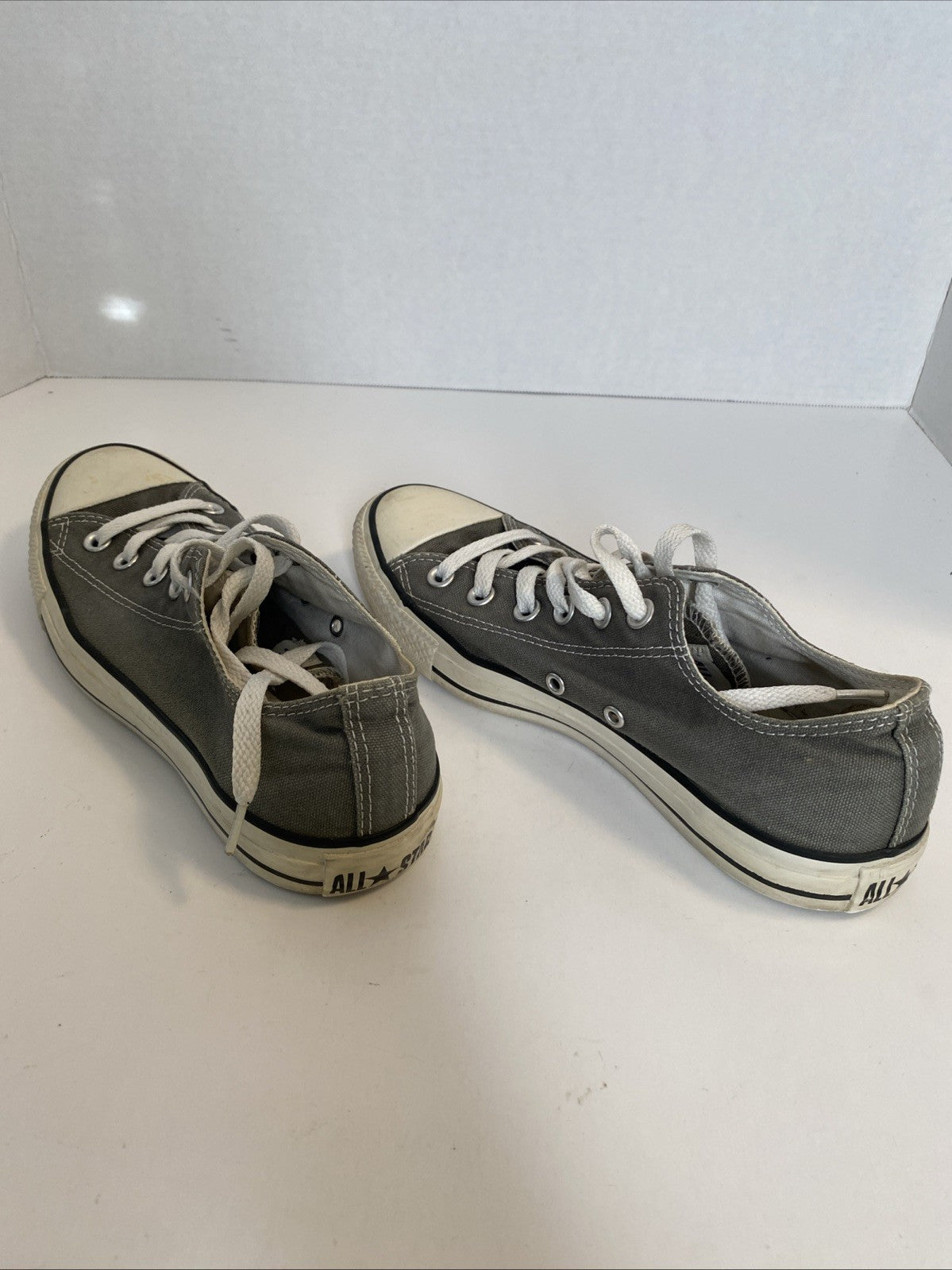 Converse low top gray Mens Sz 6 women’s size 8