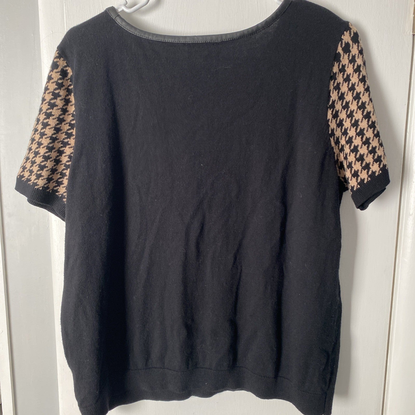 Worthington  Size XL Beige Black Cotton Women Top Blouse Zigzag Stylish Design