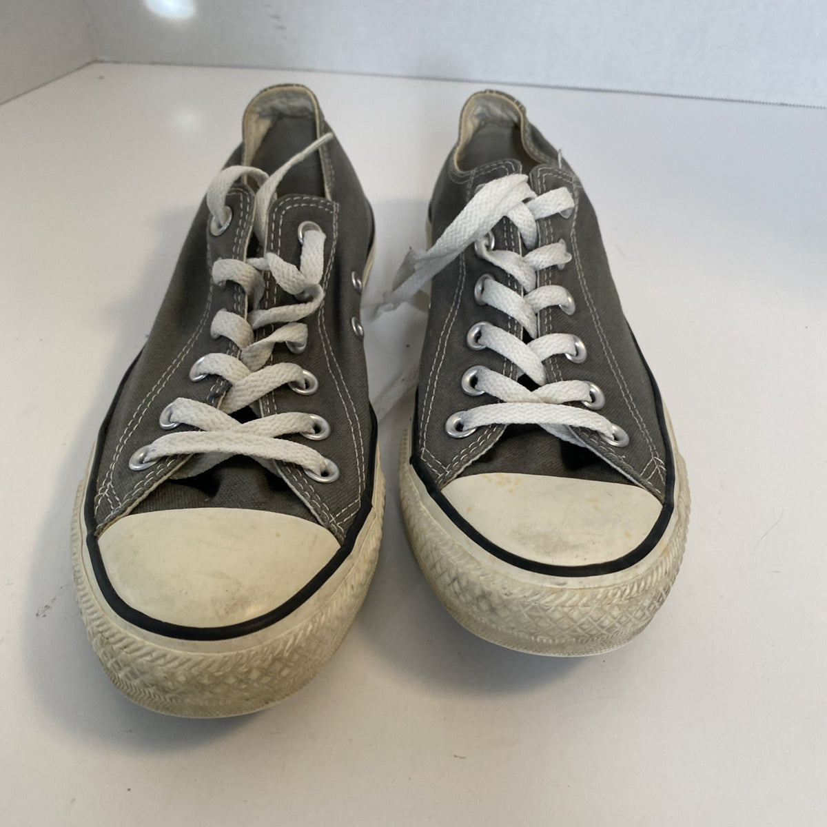 Converse low top gray Mens Sz 6 women’s size 8
