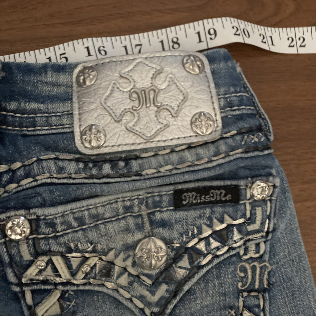 Miss Me Boot cut Jeans Women’s size 25" X 31" (cut To 25) inseam Free Shipping