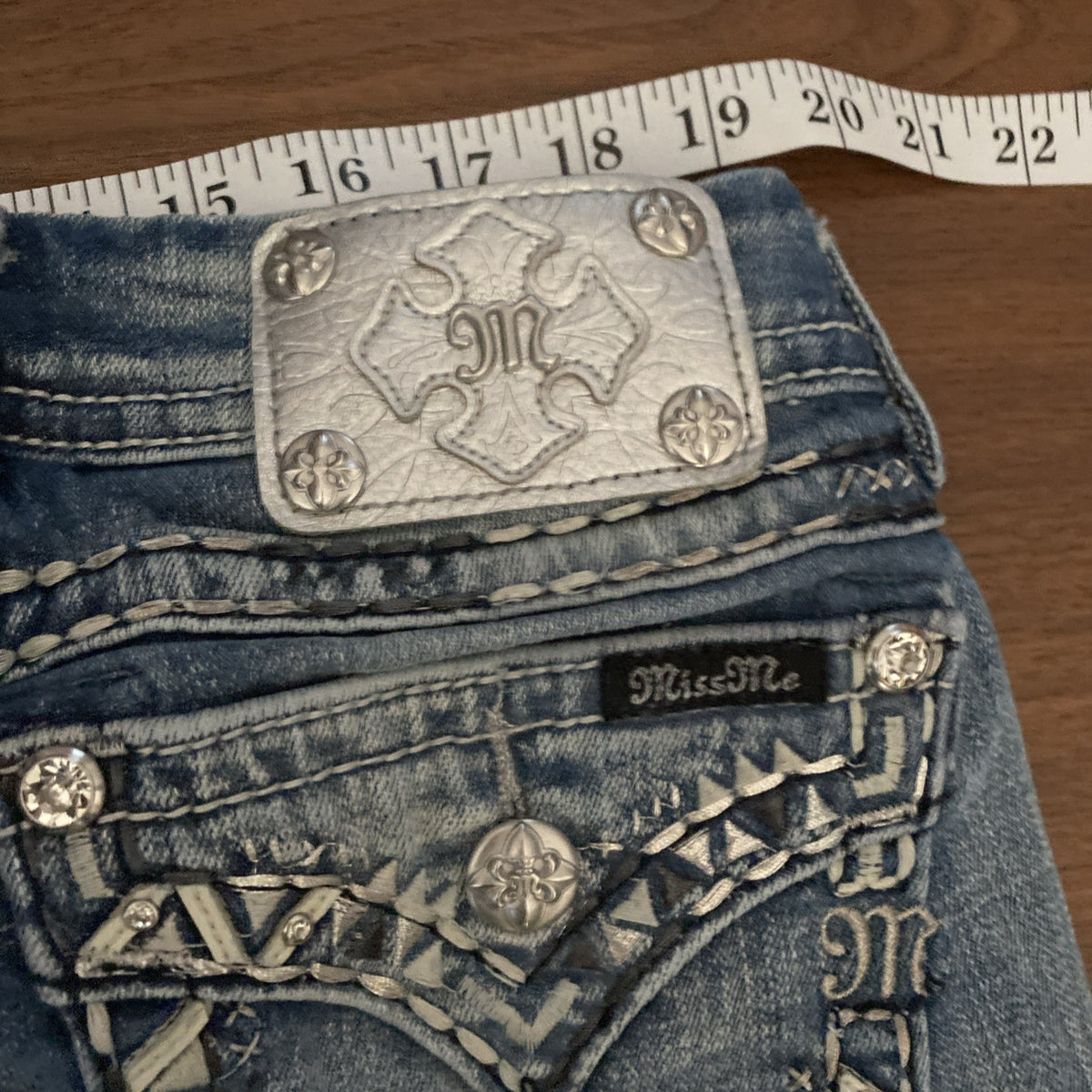Miss Me Boot cut Jeans Women’s size 25" X 31" (cut To 25) inseam Free Shipping