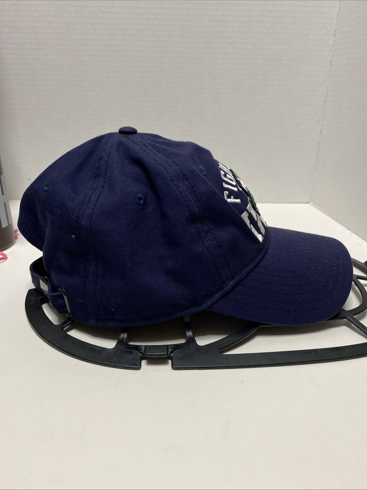 UNDER ARMOUR NOTRE DAME FIGHTING IRISH ADJUSTIBLE BASEBALL HAT/CAP,