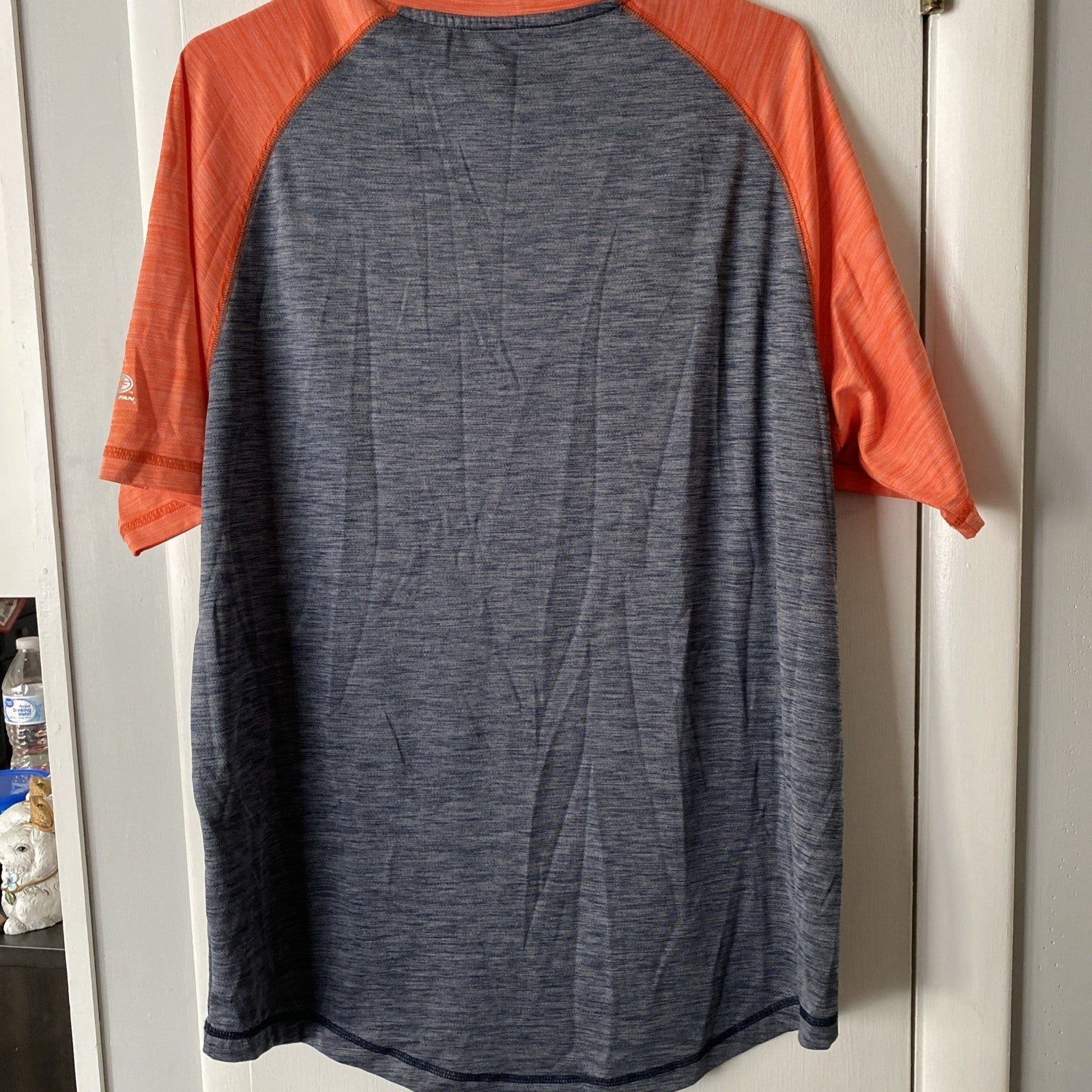 Detroit Tigers V-neck T-shirt-Sz LG- Unisex
