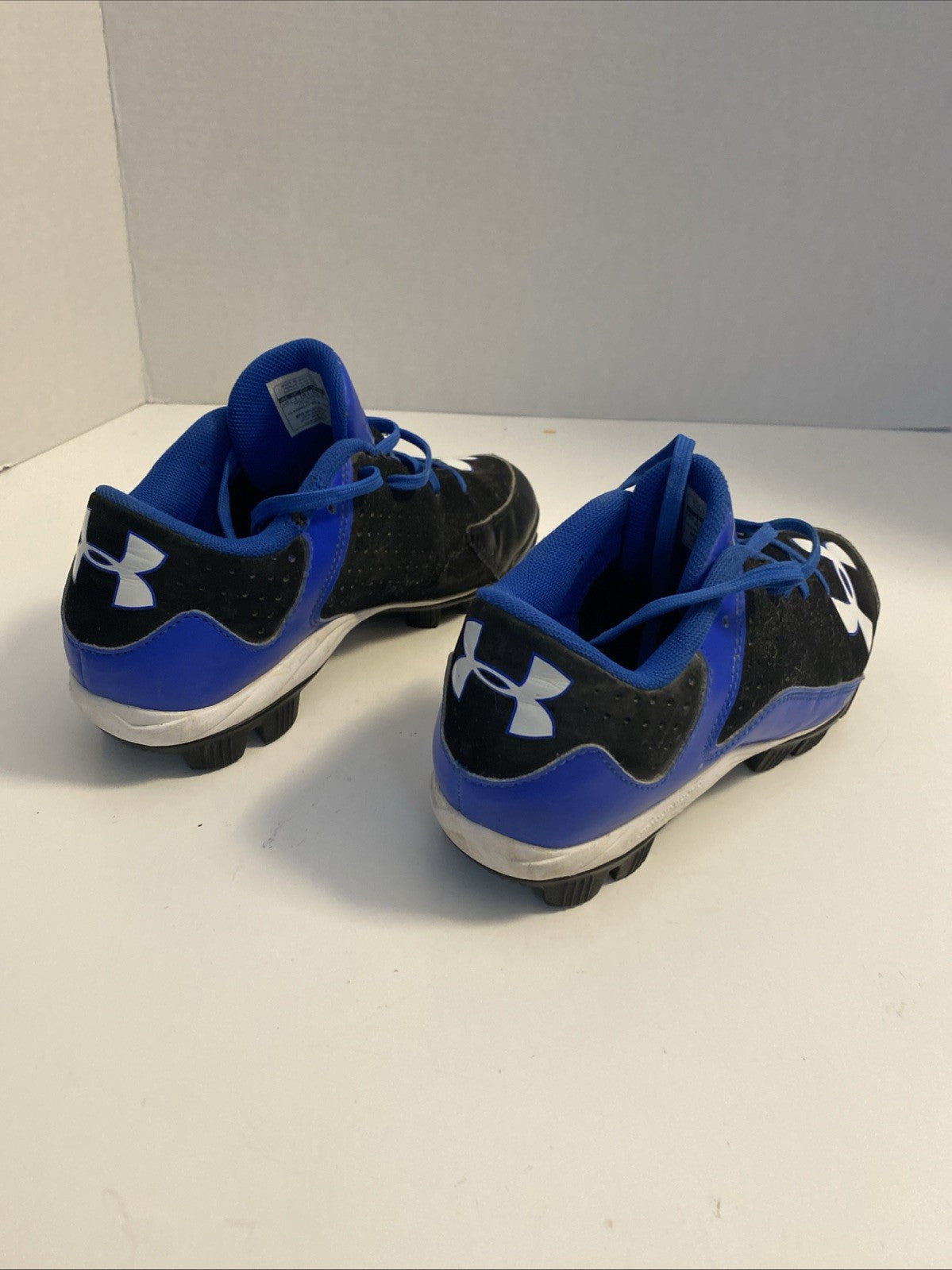 Under Armour Kid’s Baseball Cleats Size 4.5y Black/blue MLB Logo