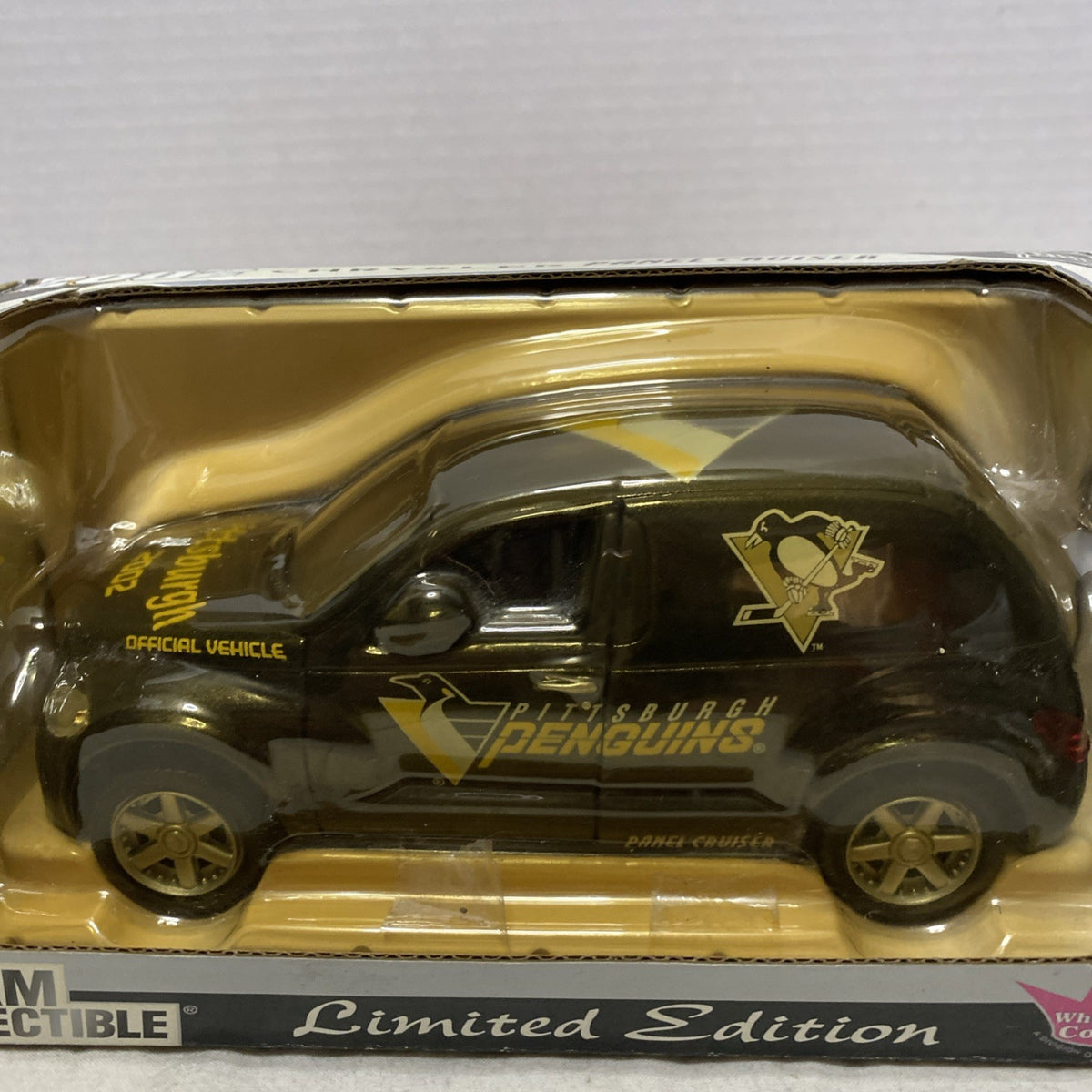 2002 White Rose Collectibles Pittsburgh Penguins Chrysler Panel Cruiser 1/24