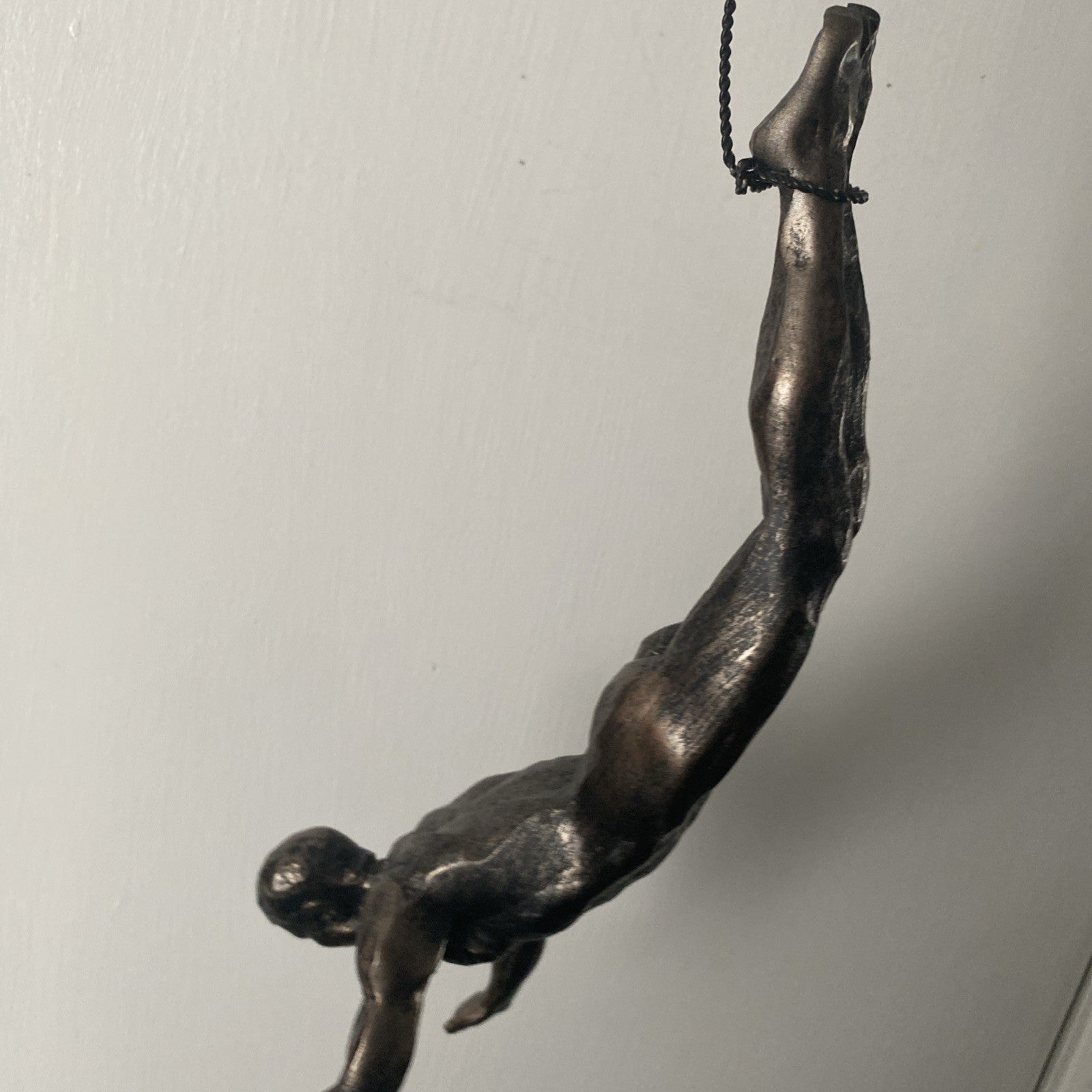 Modern Hanging Wall Figurines 'The Alpinist', Retro Stylish Resin Statue