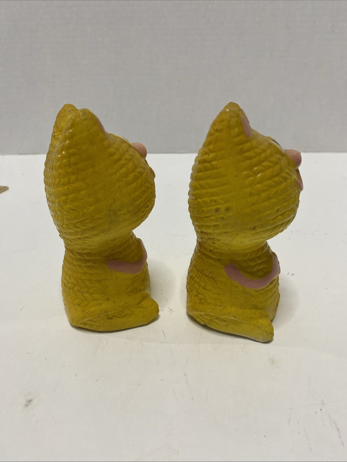 Vintage Yellow Yarn Ceramic Kitty Cat Salt And Pepper Shakers Has Stoppers Japan