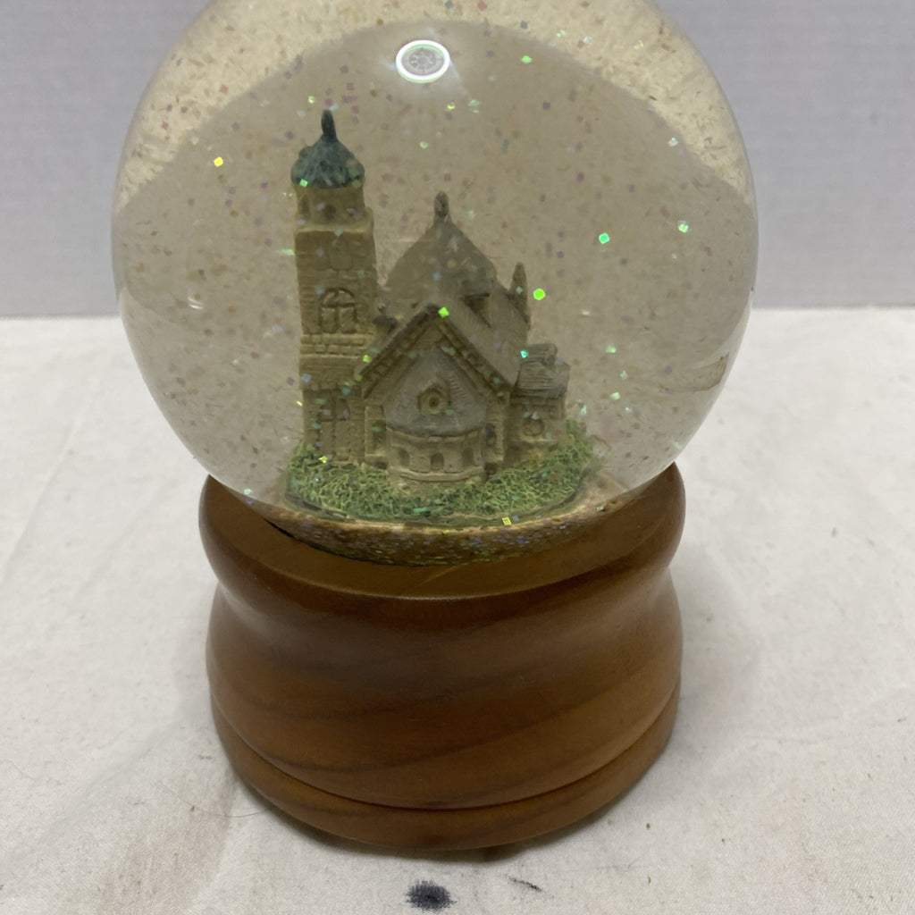 Snow globe Church Plays “Oh Holy Night”