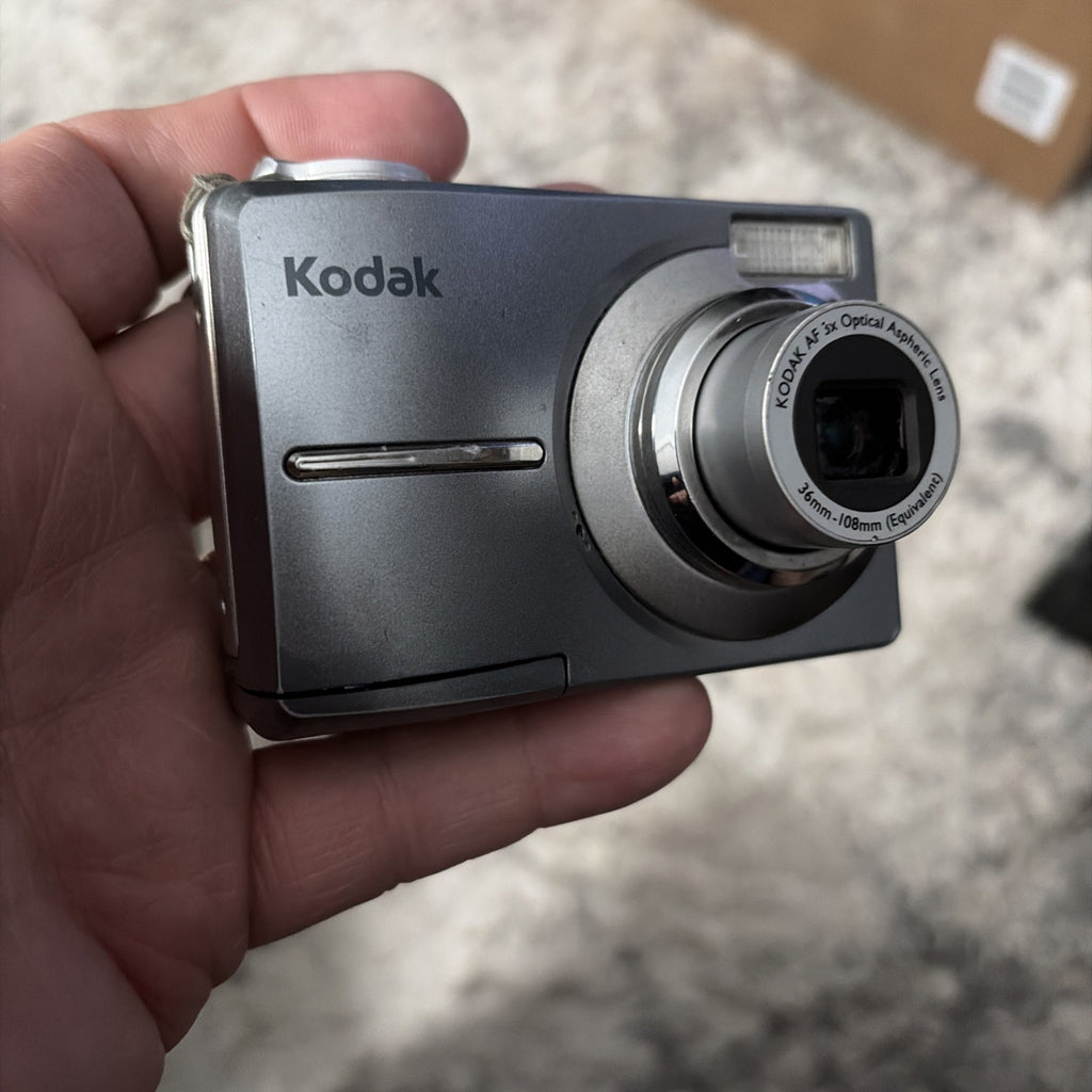Kodak EasyShare C813 Digital Camera 8.2MP, Silver. Tested Works