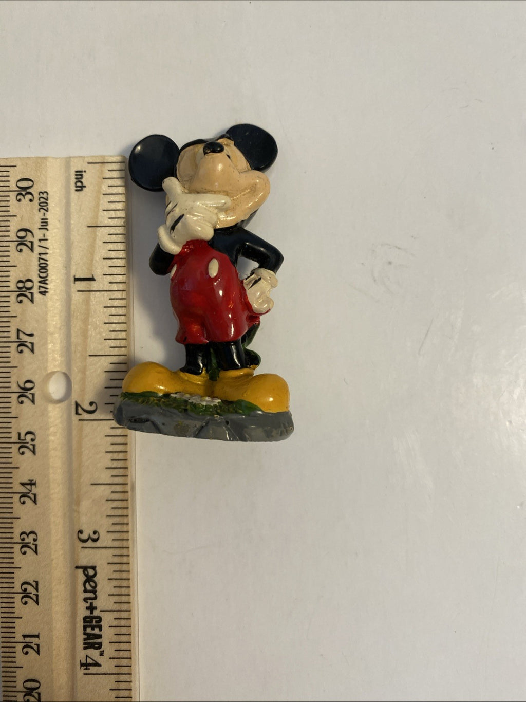 Disney Mickey Mouse Statue 2.5 Inches Tall
