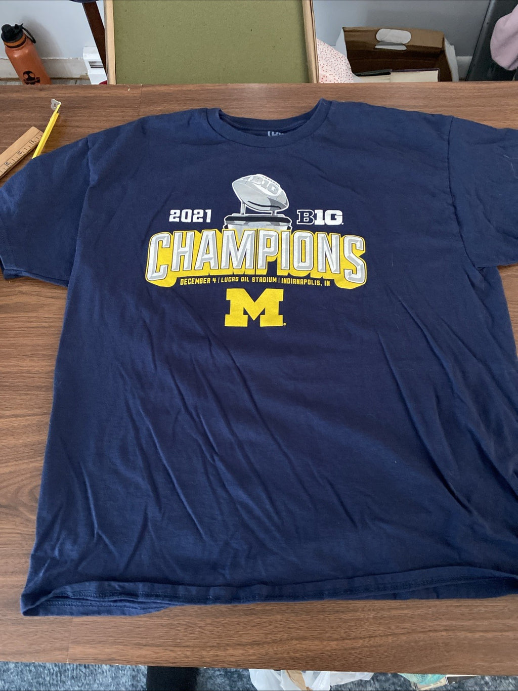 Michigan Wolverines Men's Size Medium Big Ten 2021 Champions T-Shirt Dec. 4 Indy