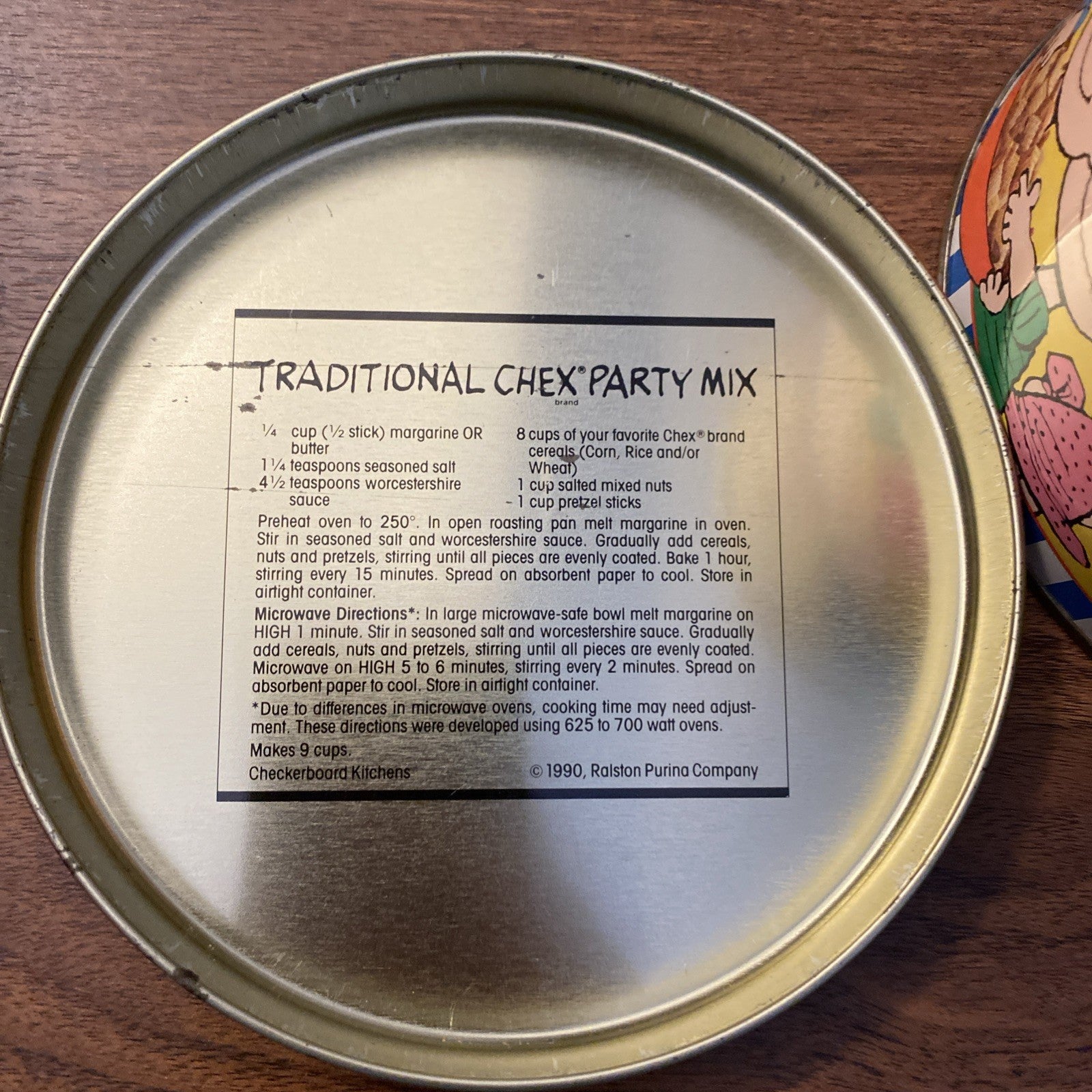 CHEX PEANUTS CHARLIE BROWN AND THE GANG 5" ROUND METAL TIN WITH LID Vintage