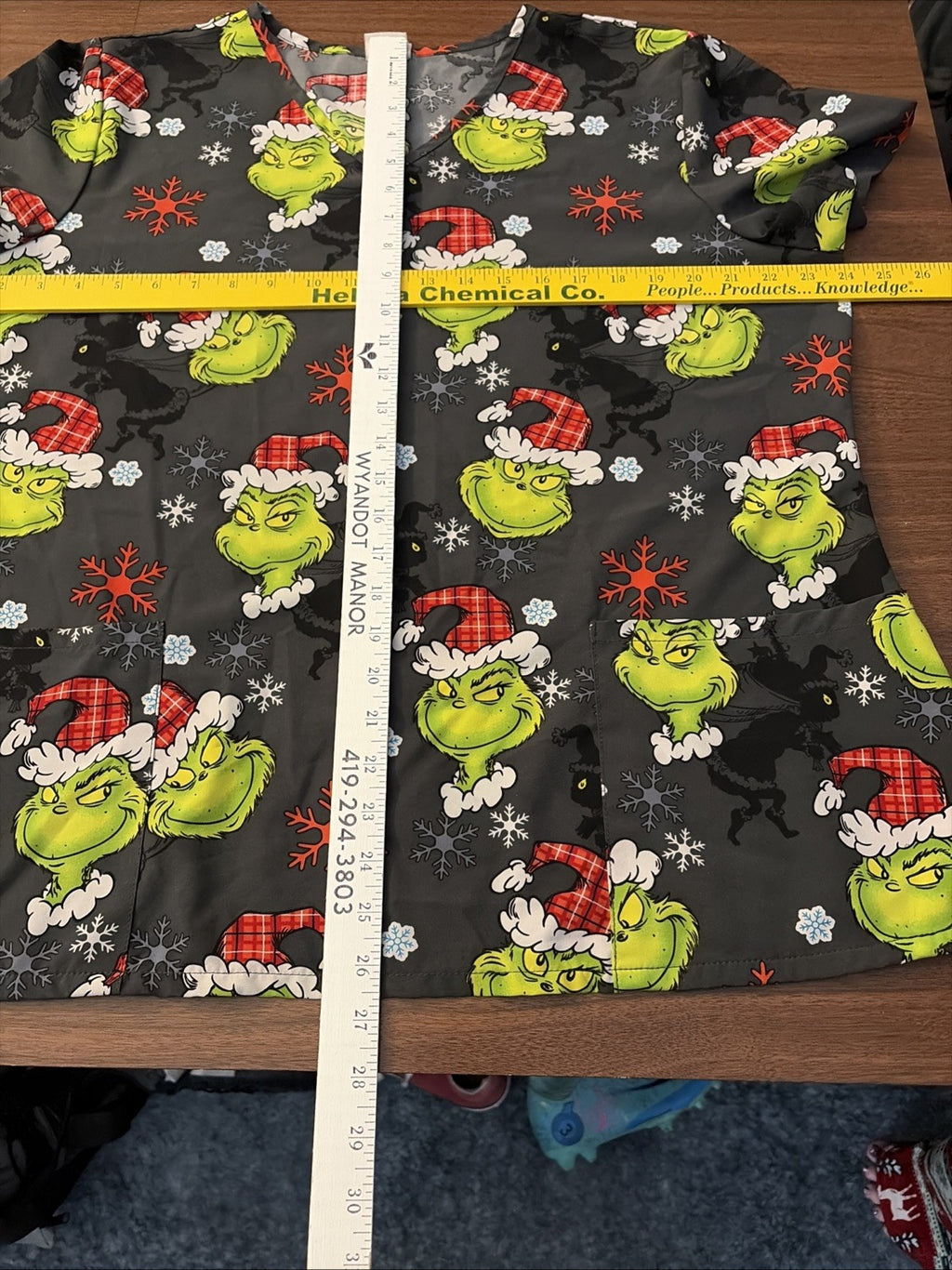 DR. SEUSS Women's Scrub Top Christmas The Grinch Short Sleeve Pockets XXL