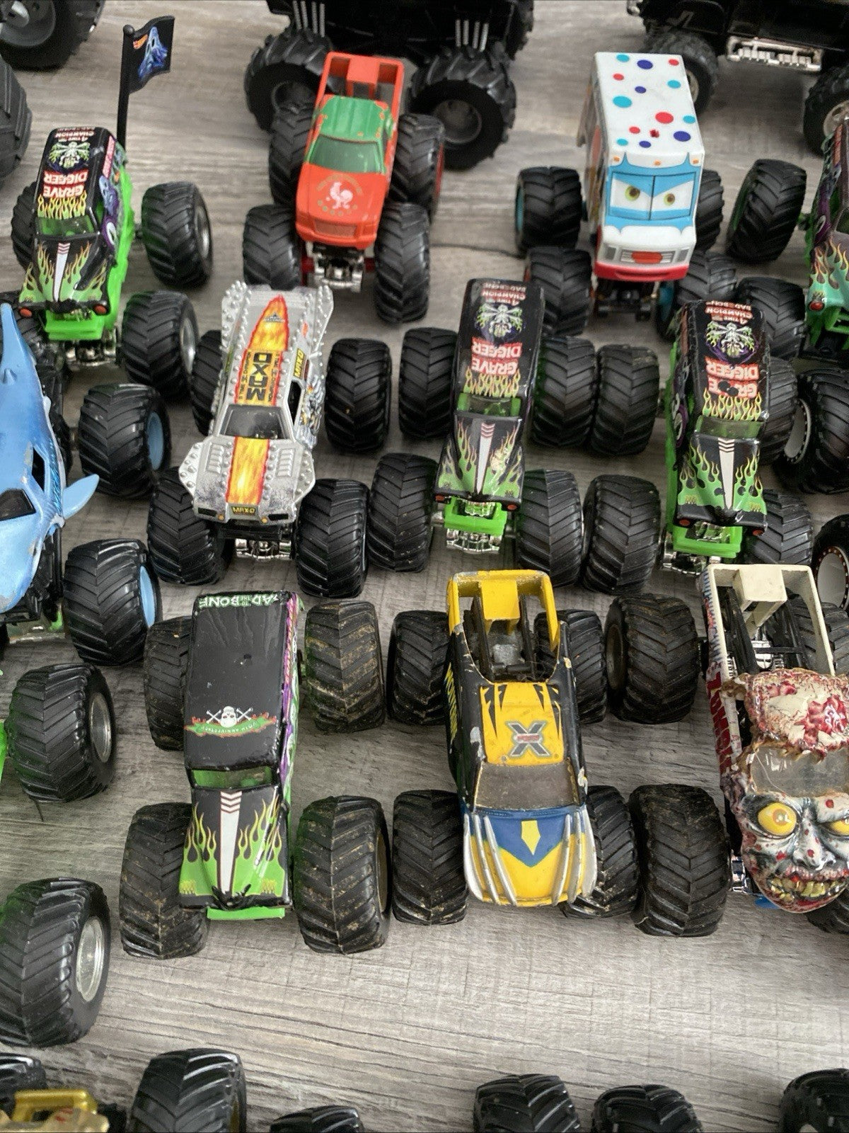 Hot Wheels 1:64 Monster Jam 4x4 Trucks - 37 Cars Batman, Grave Digger, And More