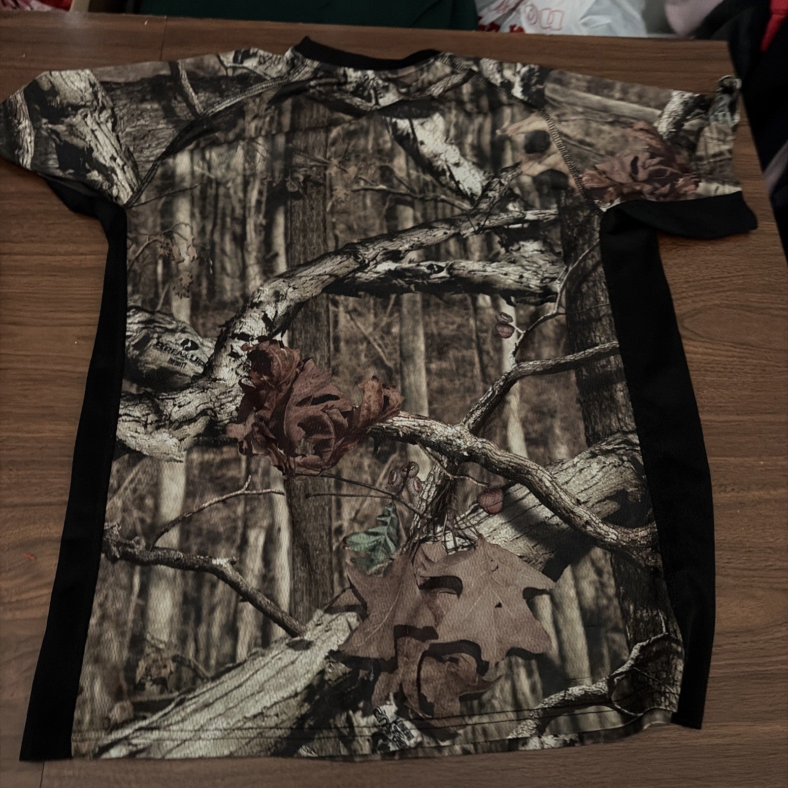 Mens Mossy Oak Break Up Infinity Camo Athletic Shirt Size Medium (38-40)