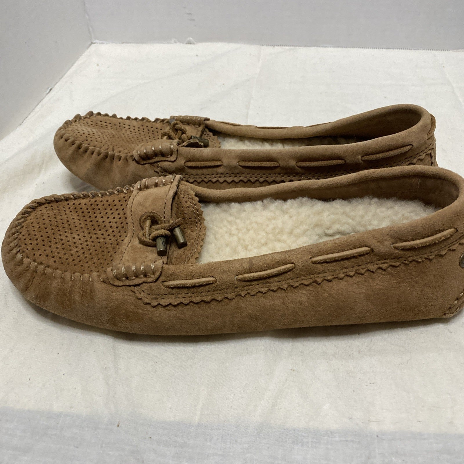 UGG Roni Moccasin Loafer Slipper Tan Suede Shearling Womens Size 6.5