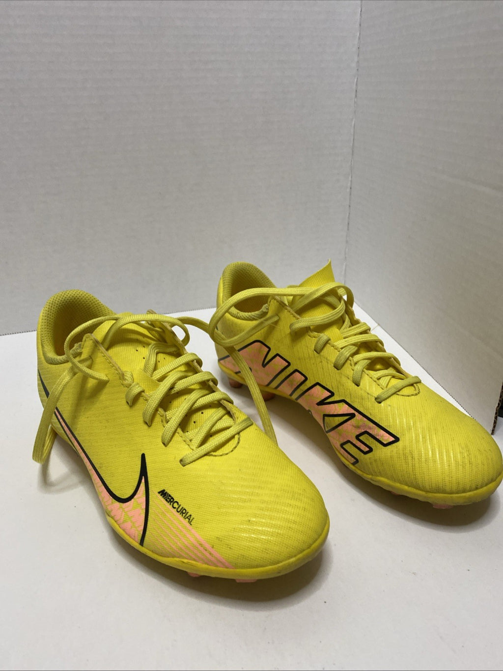 Nike Mercurial Vapor 15 Club MG 'Lucent Pack' Soccer Cleats Size 3.5 Y