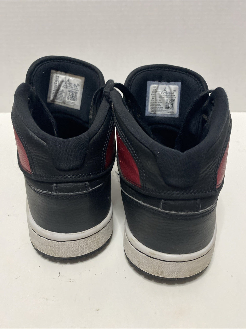 Jordan Men's Access  Red Black Lace Up Basketball Shoes - Size 5Y