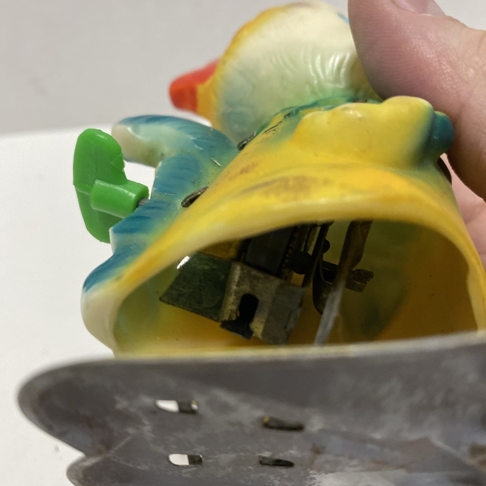 VERY RARE EASTER UNLIMITED, INC MADE IN JAPAN HAND PAINTED TIN TOY CHICKEN!