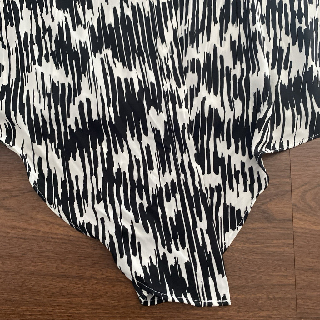 Simply Vera Vera Wang small women’s top Tie front long sleeve black-and-white