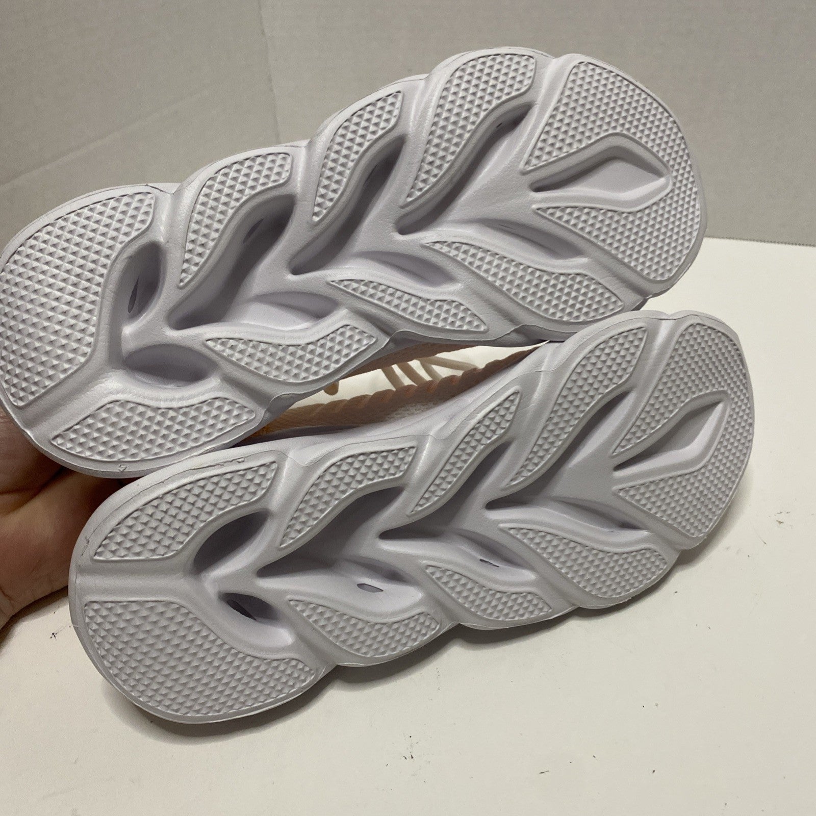 Womens Sports  Shoes Sz 8 Casual Sneakers Athletic Tennis Walking Gym White/oran