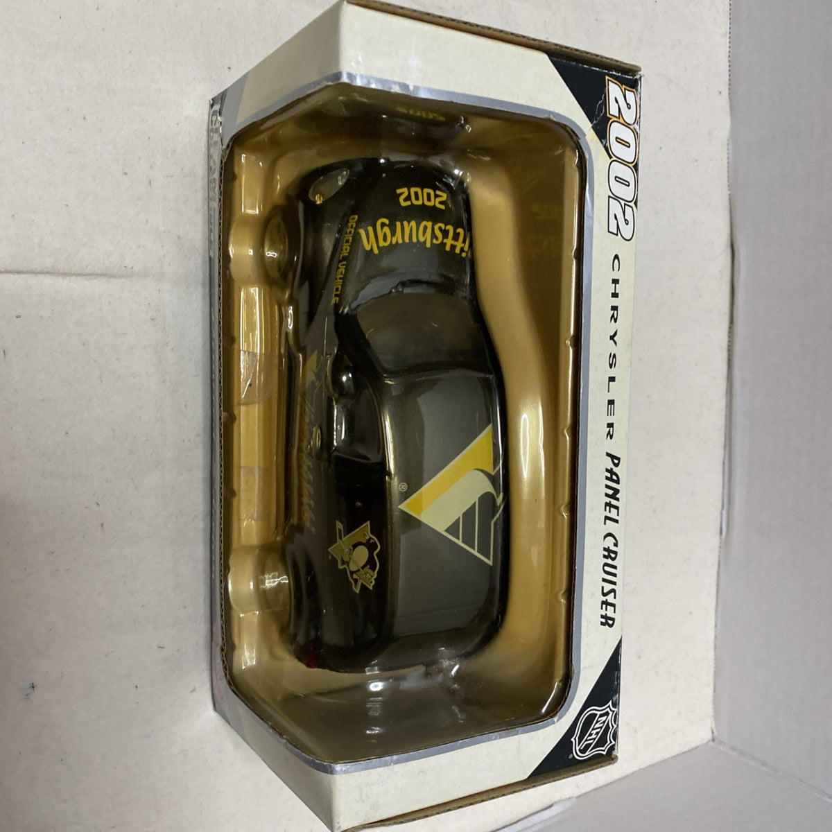 2002 White Rose Collectibles Pittsburgh Penguins Chrysler Panel Cruiser 1/24