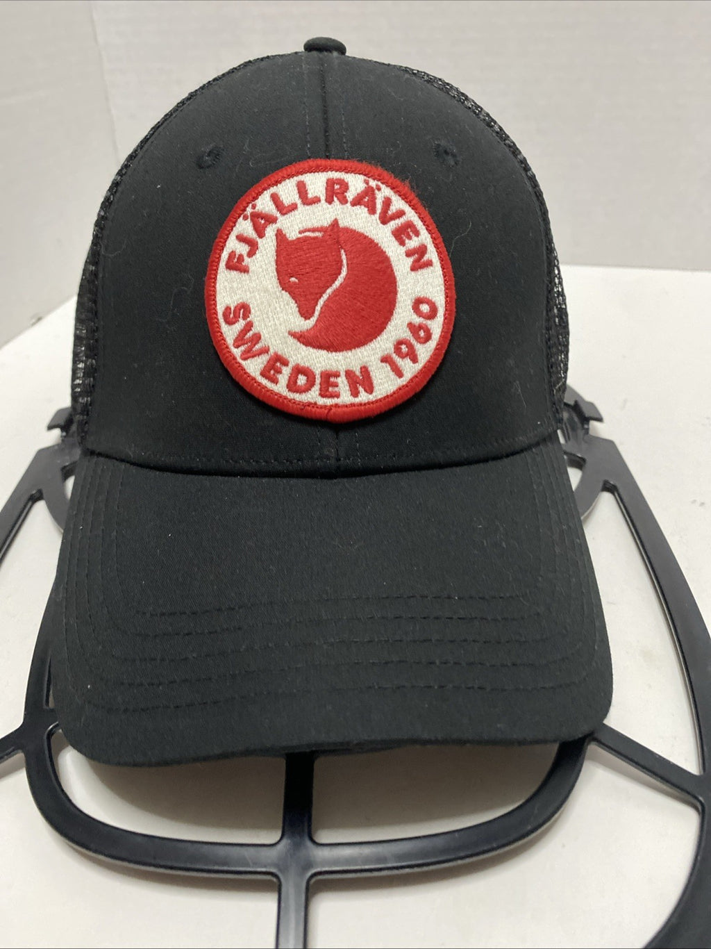 FJALLRAVEN SWEDEN 1960 Logo Black Snapback Trucker Mesh Baseball Hat Size S/M