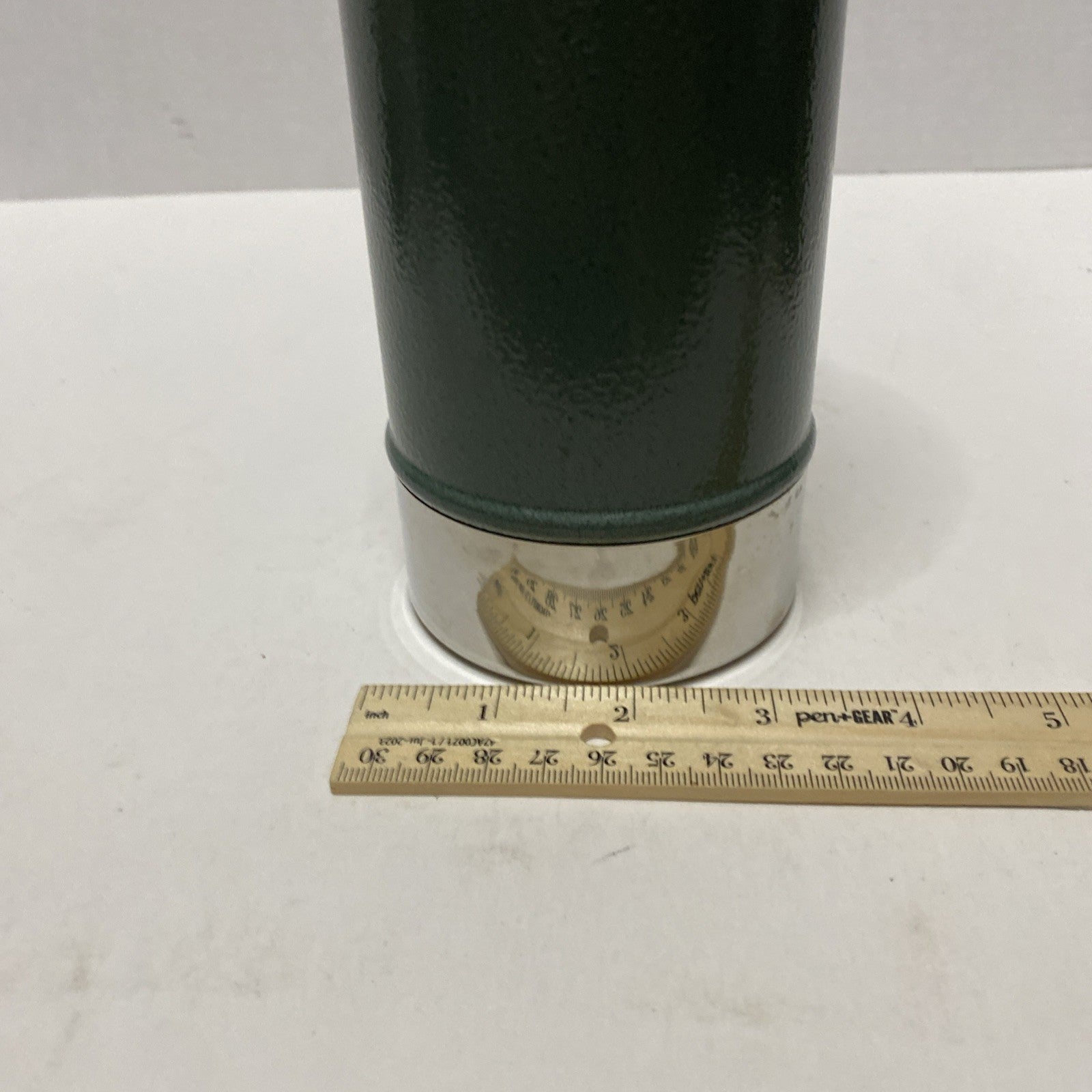 Stanley Classic Vacuum Insulated Bottle Thermos Green 21oz - Pre-Owned