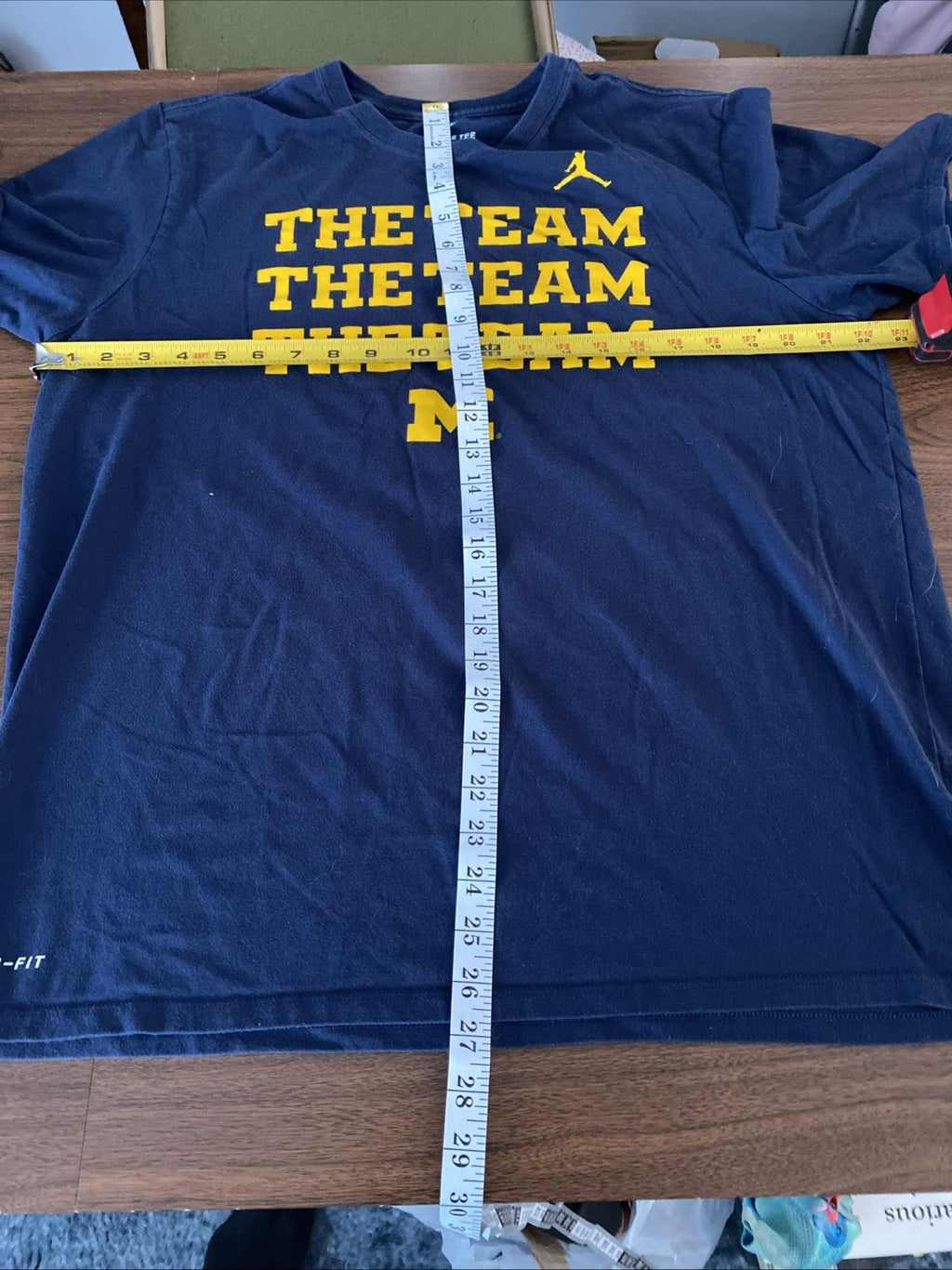 The Nike T extra-large Michigan the team the team the team