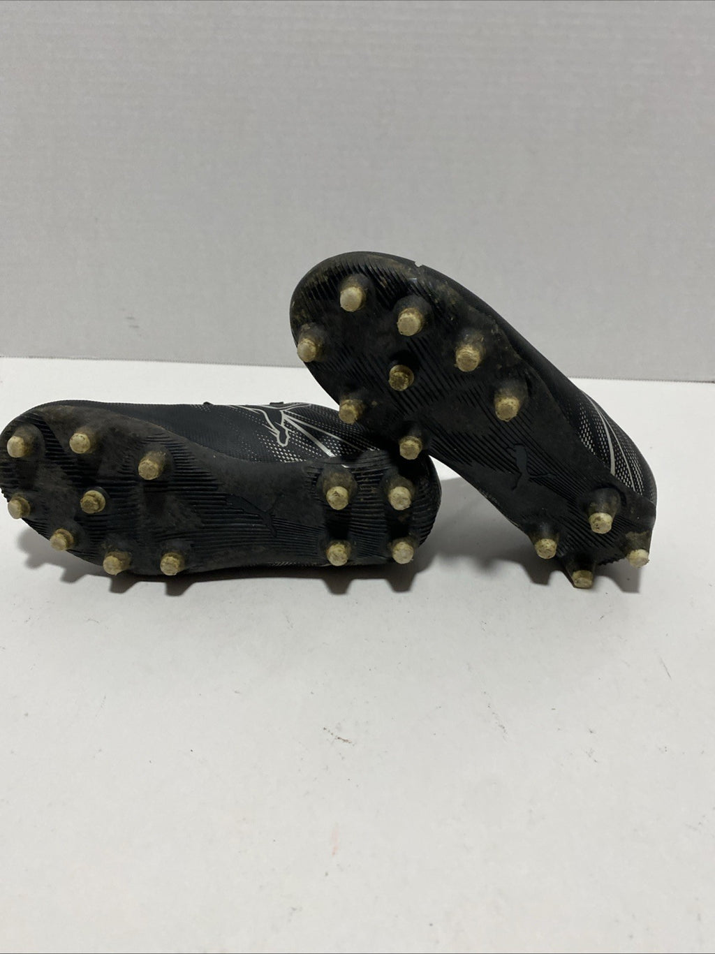 BOYS RUBBER CLEATS SPORTS SNEAKER BY PUMA! SIZE 11
