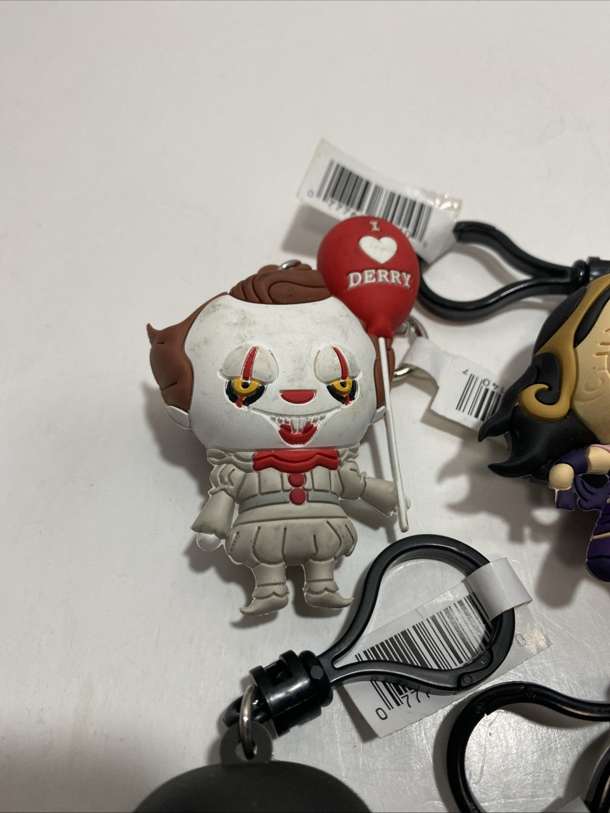 Lot of six keychain clips Pennywise, Darth Maul, please see pictures