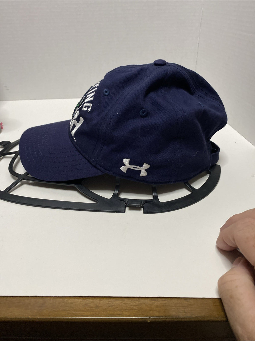 UNDER ARMOUR NOTRE DAME FIGHTING IRISH ADJUSTIBLE BASEBALL HAT/CAP,